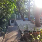 Trokrevetna Soba Sa Zajednickim Kupatilom